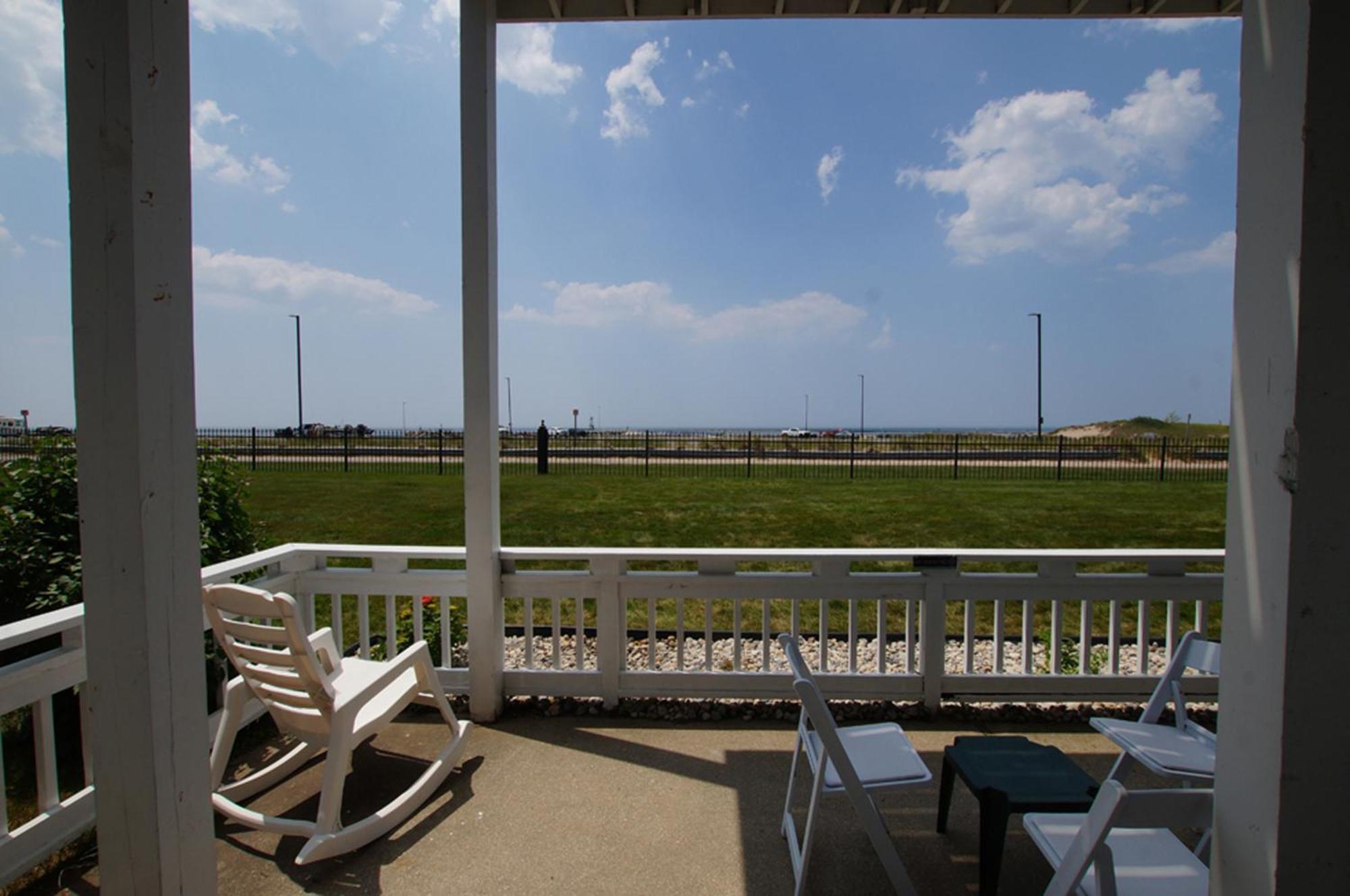 Snyders Shoreline Inn Ludington Extérieur photo