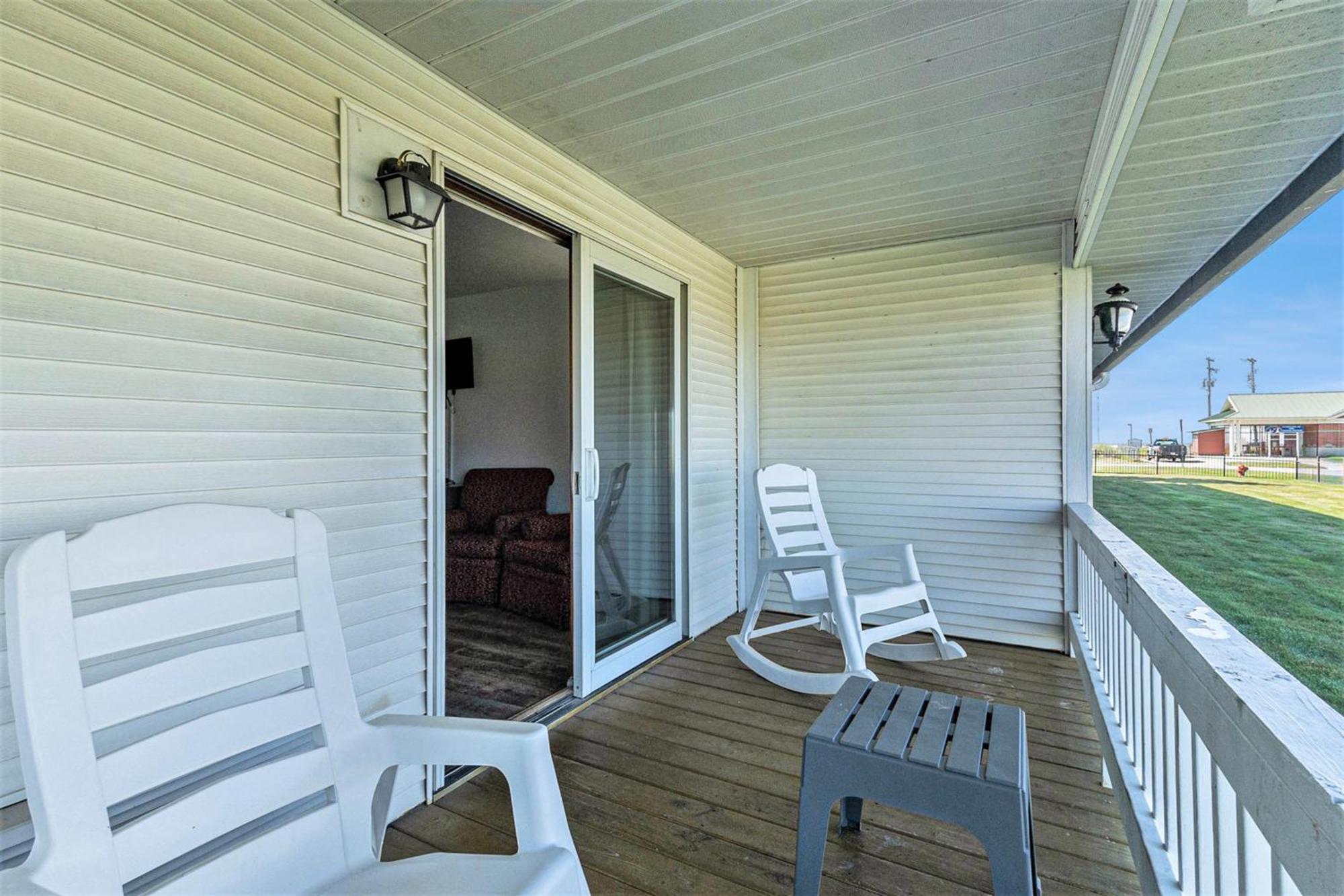 Snyders Shoreline Inn Ludington Extérieur photo