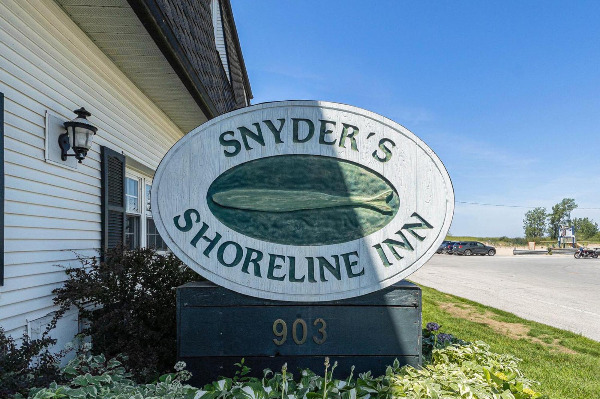Snyders Shoreline Inn Ludington Extérieur photo