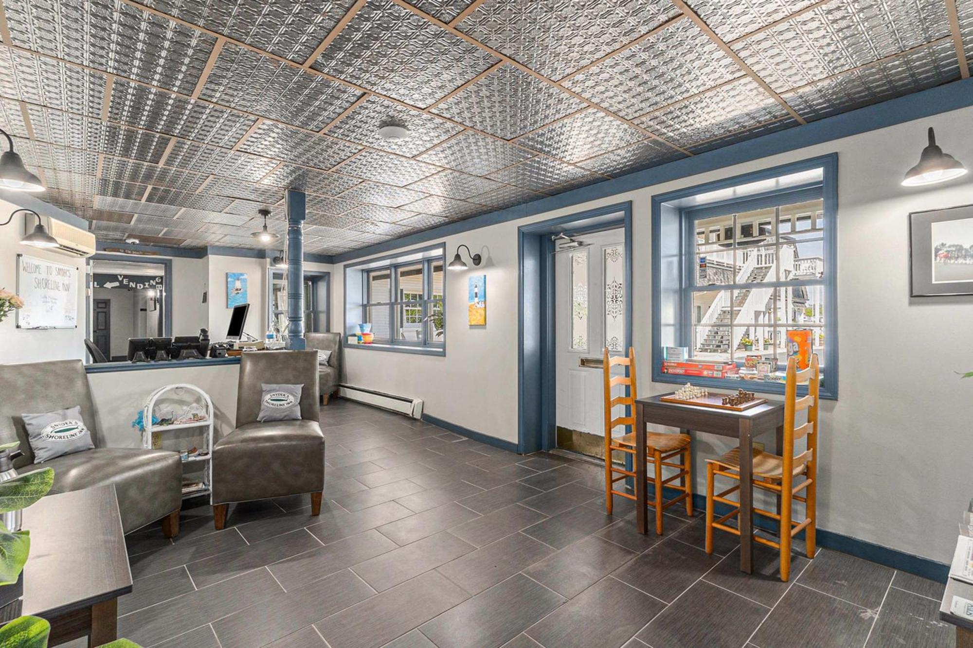 Snyders Shoreline Inn Ludington Extérieur photo