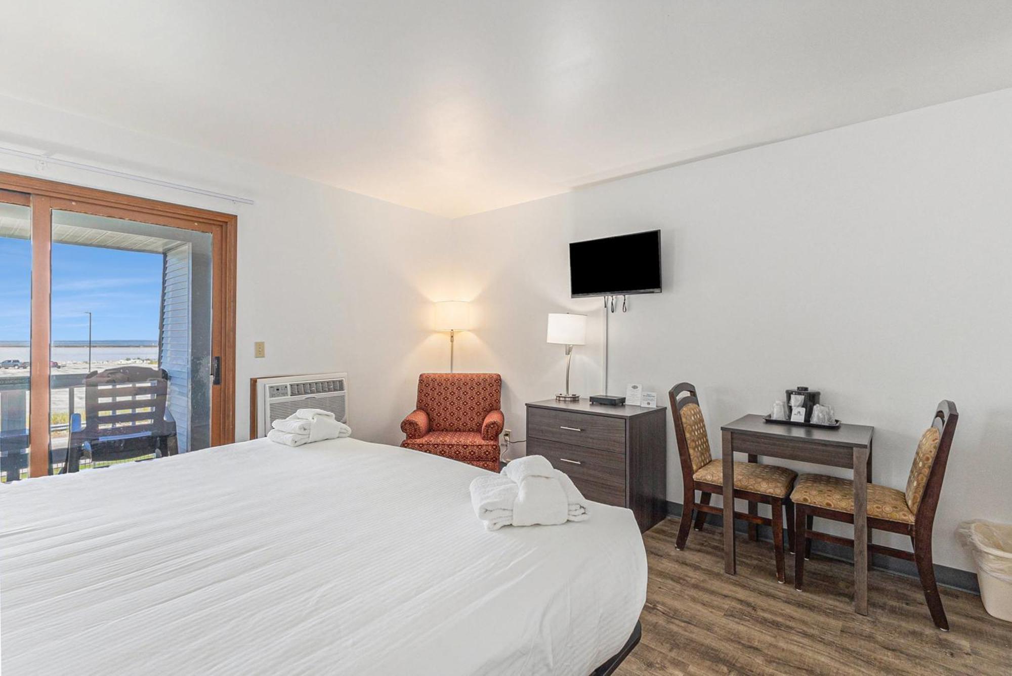 Snyders Shoreline Inn Ludington Extérieur photo