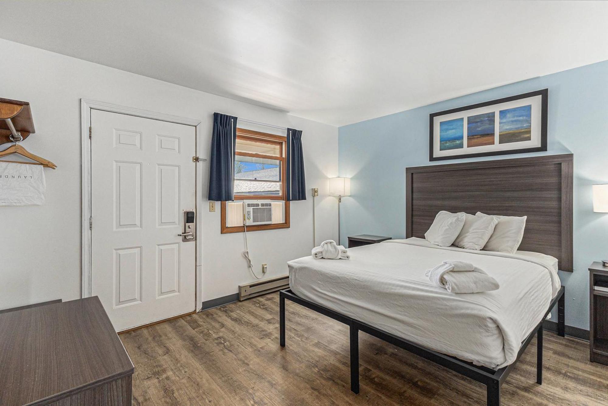 Snyders Shoreline Inn Ludington Extérieur photo