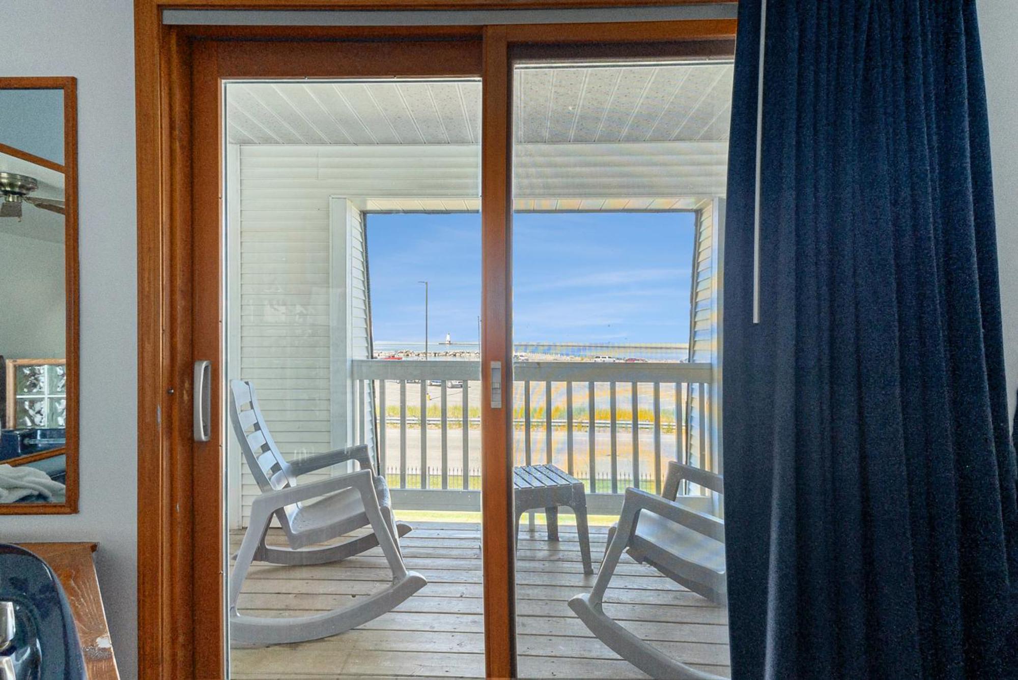 Snyders Shoreline Inn Ludington Extérieur photo